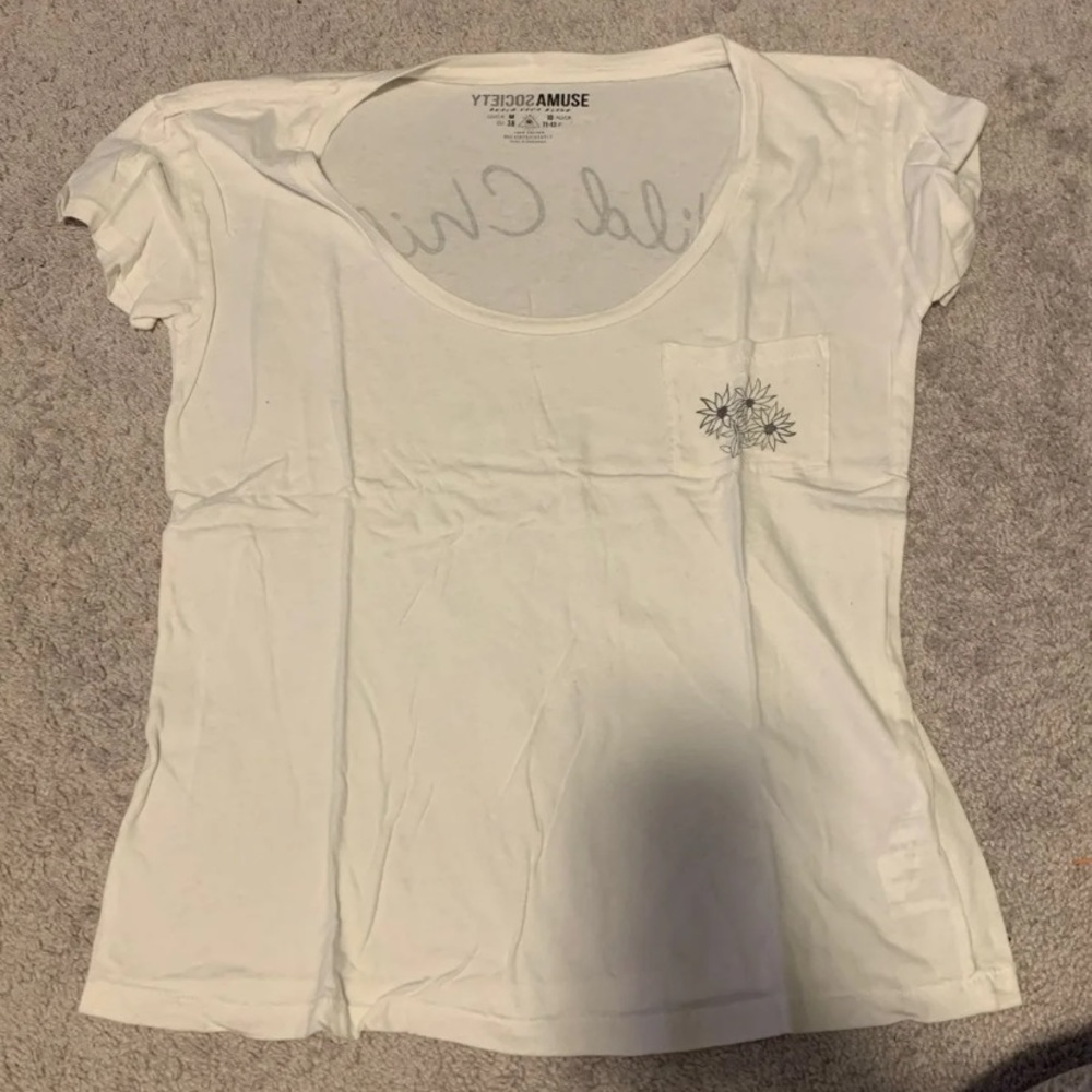 Like new amuse society tshirt